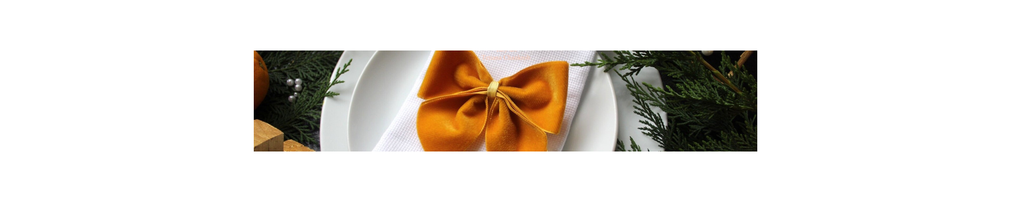 Velvet bow napkin ring